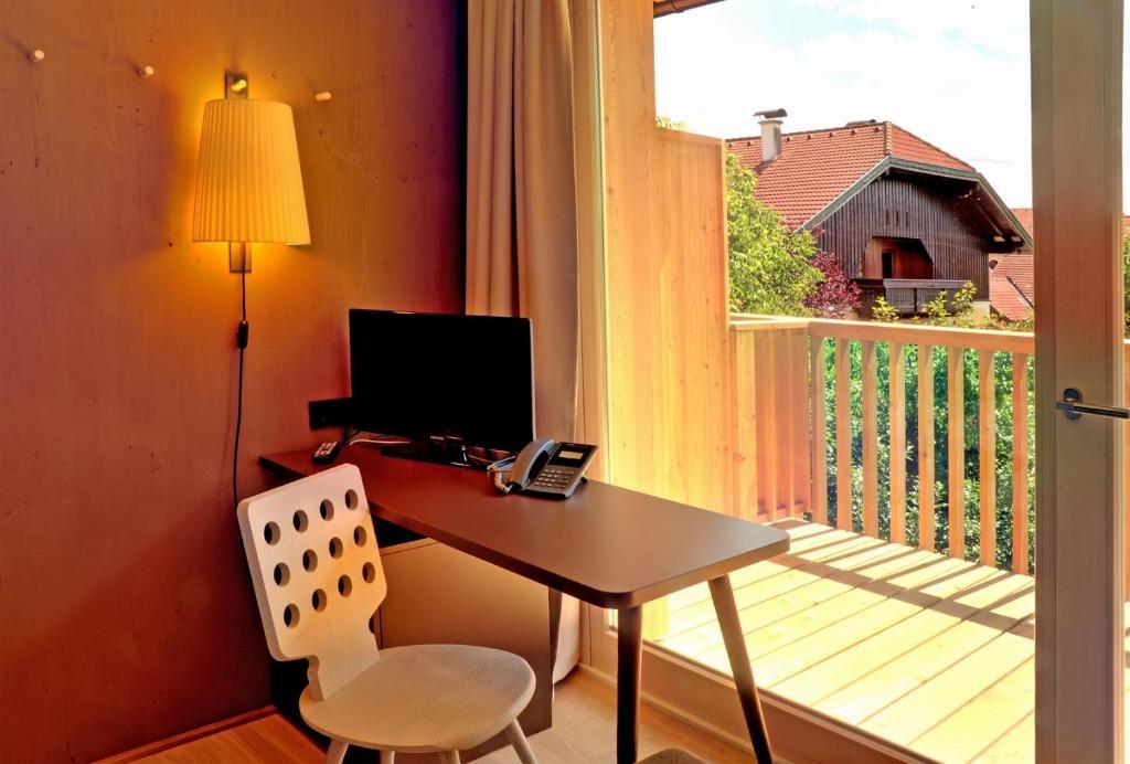 Hotel Gasthof Neumayr Obertrum am See Exterior photo